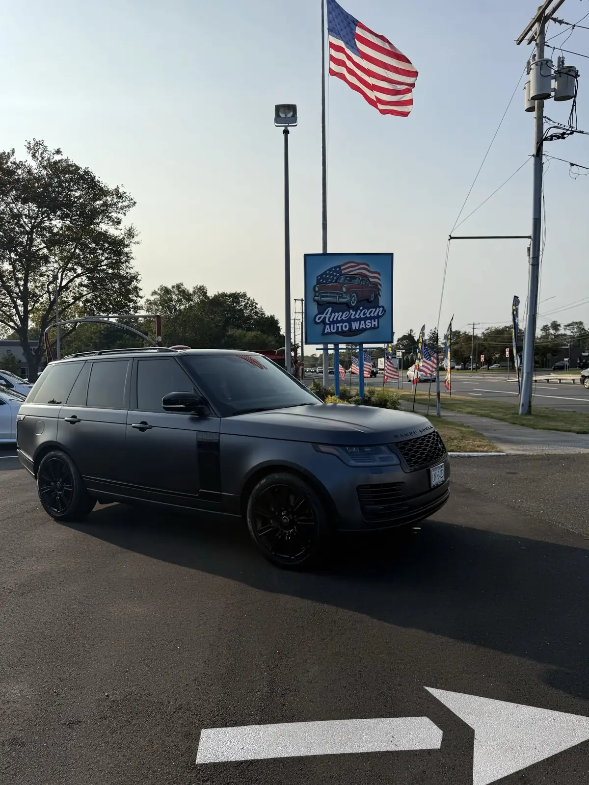 A Range Rover in front of the American Auto Wash sign